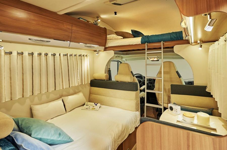 Интерьер Pilote Pacific P700 Essentiel 2015 года  (фото 3 из 4)